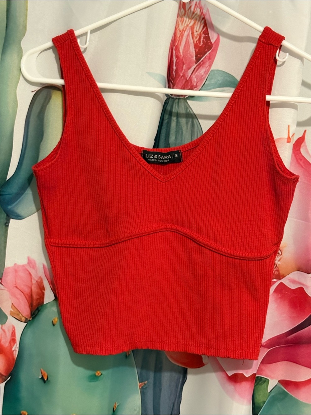 Liz & Sara Womens S Red Solid Ribbed Knit V-Neck Wide Strap Crop Tank Top